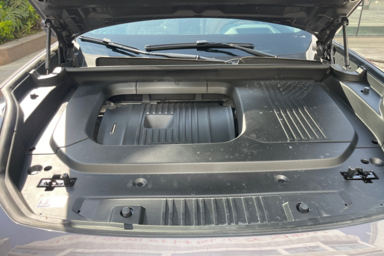 领克09 EM-P 2023款 2.0TD EM-P 远航版PM 七座车身外观6006