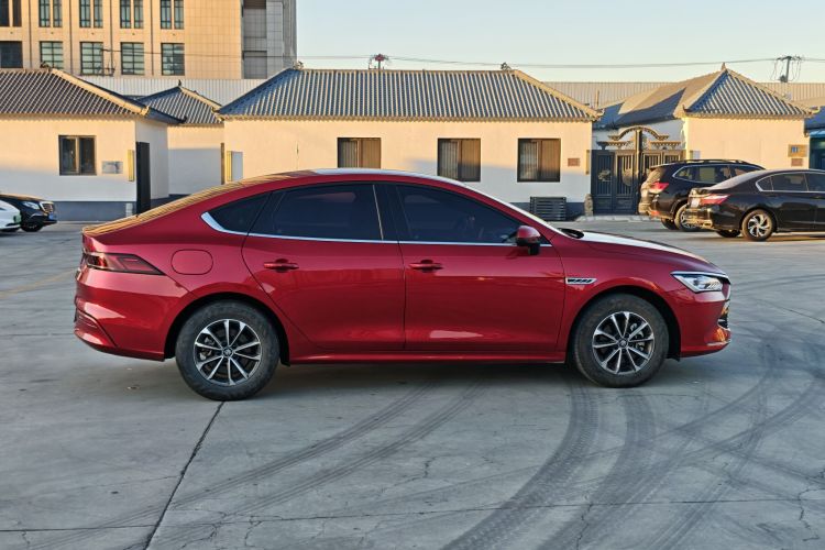 比亚迪 秦PLUS 2023款 冠军版 DM-i 55KM领先型车身外观6008