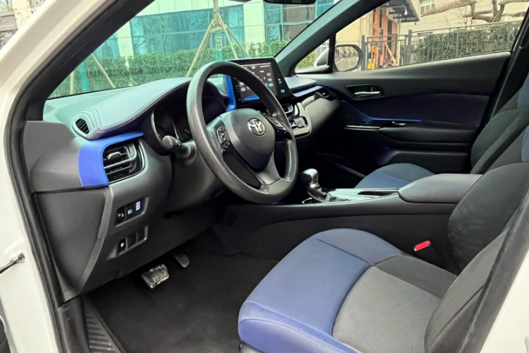 丰田C-HR 2018款 2.0L 领先天窗版 国V中控内饰7001