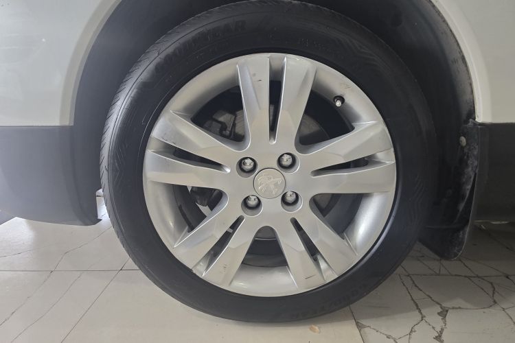 标致3008 2013款 2.0L 自动潮流版车身外观6002