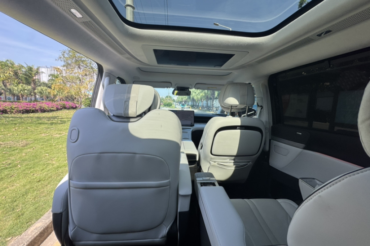 小鹏X9 2024款 702超长续航Max中控内饰7009