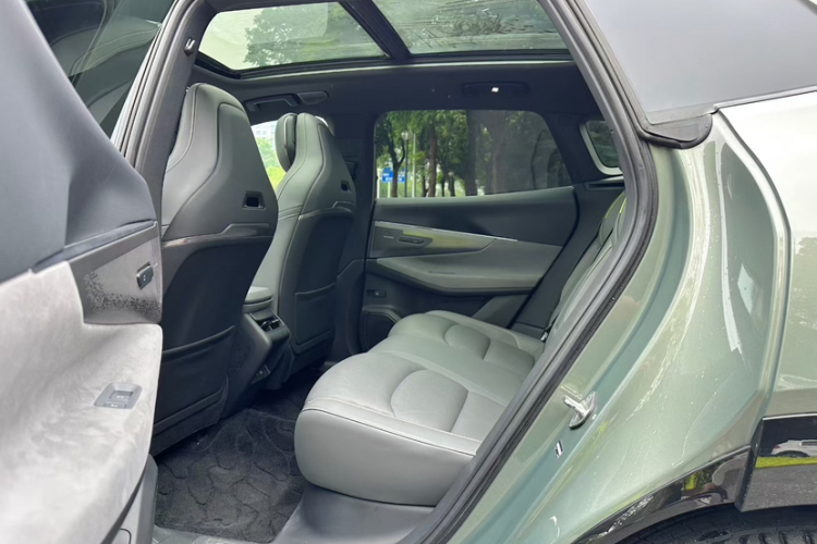 领克08 EM-P 2023款 220km 四驱性能Halo中控内饰7001