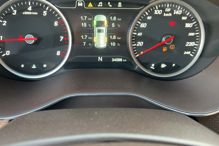 宝骏730 2017款 1.8L iAMT豪华型 7座中控内饰15