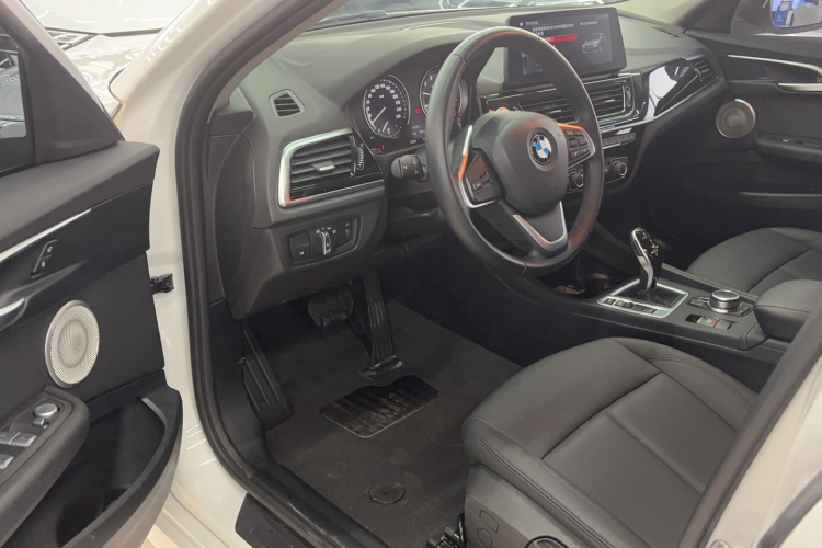 宝马1系 2023款 120i M运动版中控内饰7002