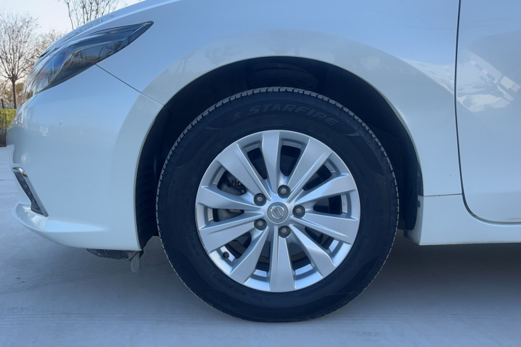 日产 天籁 2016款 改款 2.0L XL舒适版车身外观6010