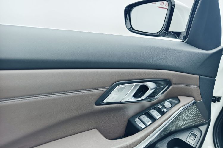 宝马3系 2022款 改款 325Li M运动套装中控内饰7009