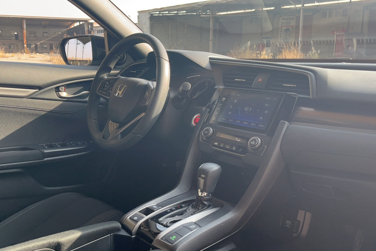 本田 思域 2021款 HATCHBACK 220TURBO CVT潮酷控中控内饰7004