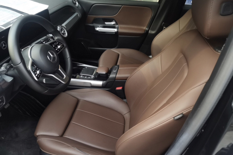 奔驰GLB 2020款 改款 GLB 200 动感型中控内饰7004