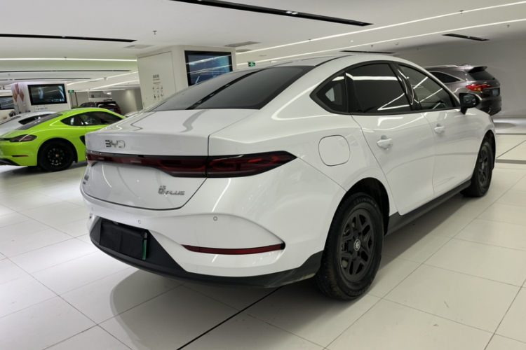 比亚迪 秦PLUS 2025款 DM-i 智驾版 55KM领先型车身外观6006