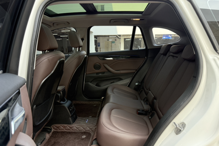 宝马X1新能源 2020款 xDrive30Le 尊享型中控内饰7002