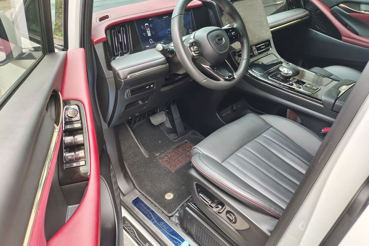 广汽传祺 传祺M8 2023款 宗师系列 双擎 御尊版中控内饰7005