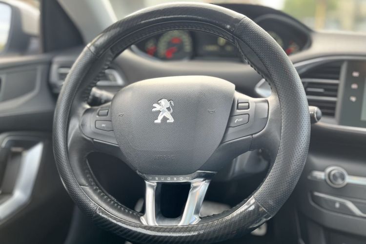 标致308S 2015款 1.6T 自动劲驰版中控内饰7002