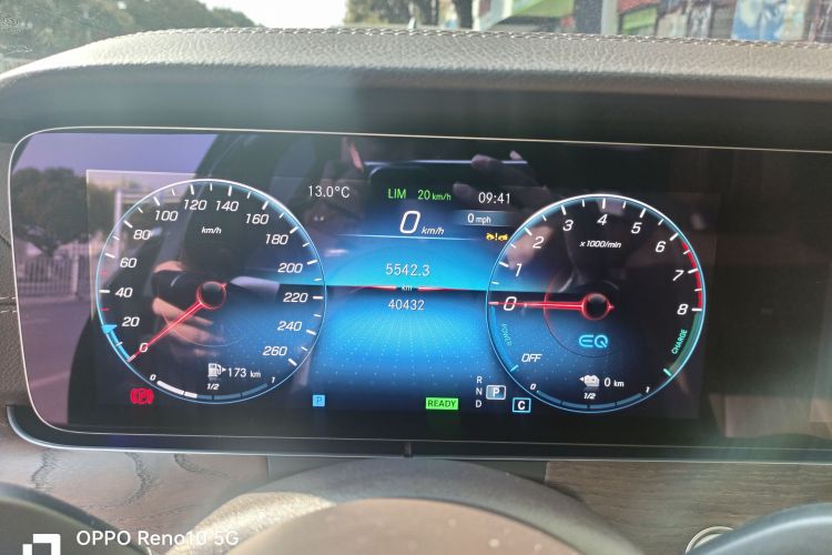 奔驰E级新能源 2023款 E 350 e L 插电式混合动力轿车中控内饰15