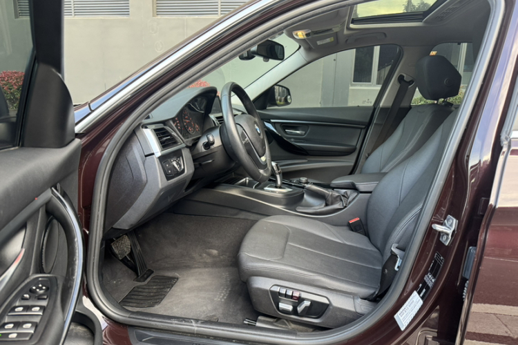 宝马3系 2017款 320Li 时尚型中控内饰7002