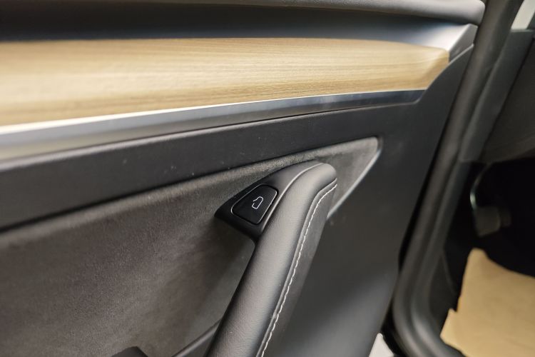 特斯拉 Model Y 2021款 标准续航后驱版中控内饰7002