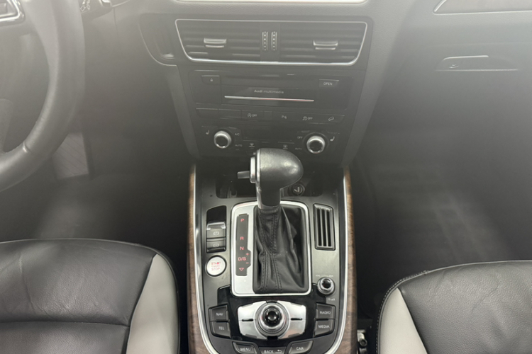 奥迪Q5 2017款 Plus 40 TFSI 舒适型中控内饰7004