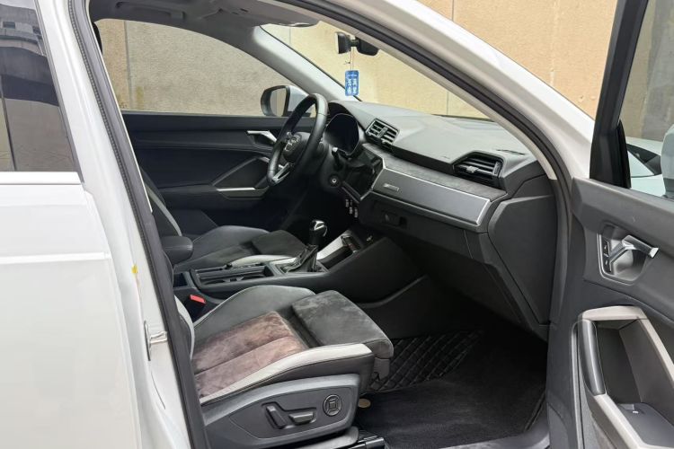 奥迪Q3 2021款 35 TFSI 进取动感型局部细节41