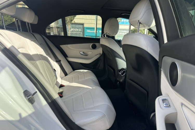 奔驰C级 2016款 C 200 运动版中控内饰7010