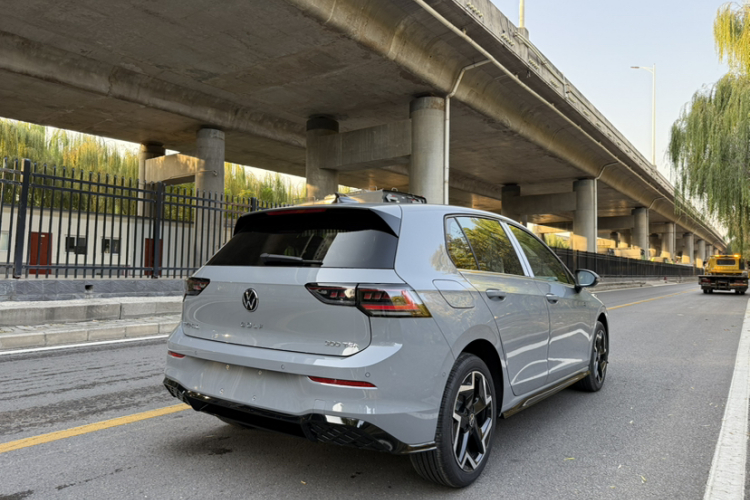大众 高尔夫 2025款 改款二 300TSI R-Line车身外观6002