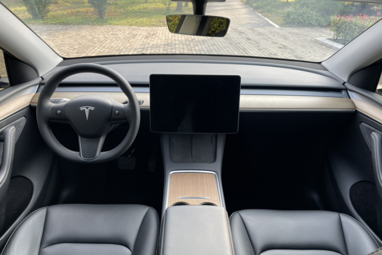 特斯拉 Model Y 2022款 改款 后轮驱动版中控内饰7004