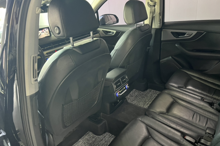 奥迪Q7 2018款 40 TFSI 舒适型中控内饰7005