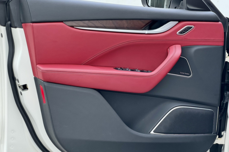 玛莎拉蒂 Levante 2018款 3.0T 豪华杰尼亚版车身外观6007