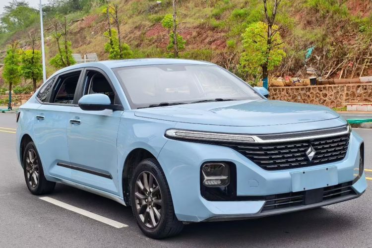 宝骏RC-5 2020款 1.5L 手动智耀豪华型车身外观6002