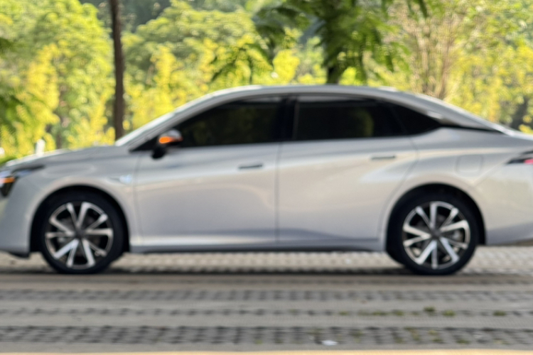 埃安 AION S Plus 2022款 70 智领版车身外观6004