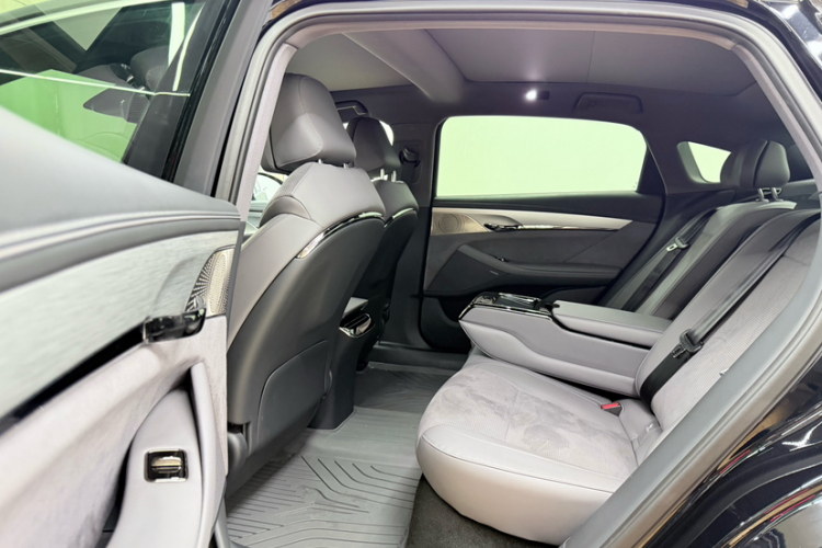 岚图汽车 岚图追光 2024款 PHEV 四驱超长续航旗舰版中控内饰7002