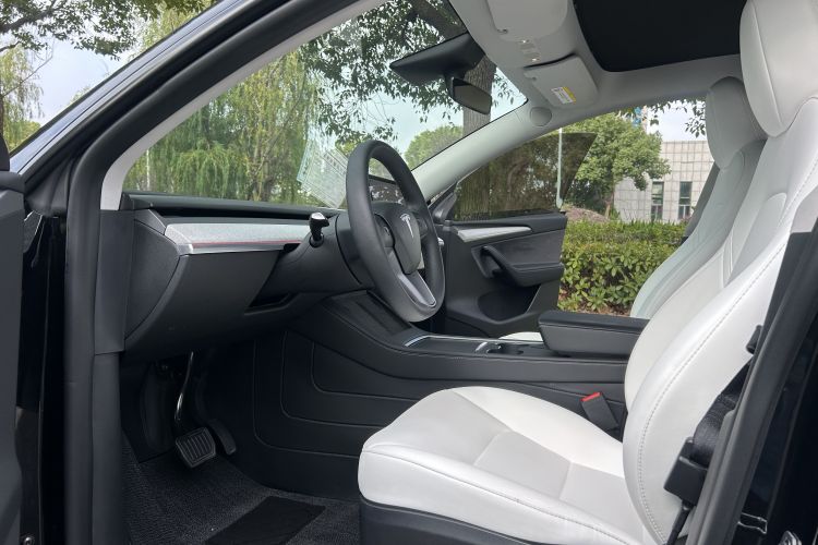 特斯拉 Model Y 2023款 后轮驱动版中控内饰7005