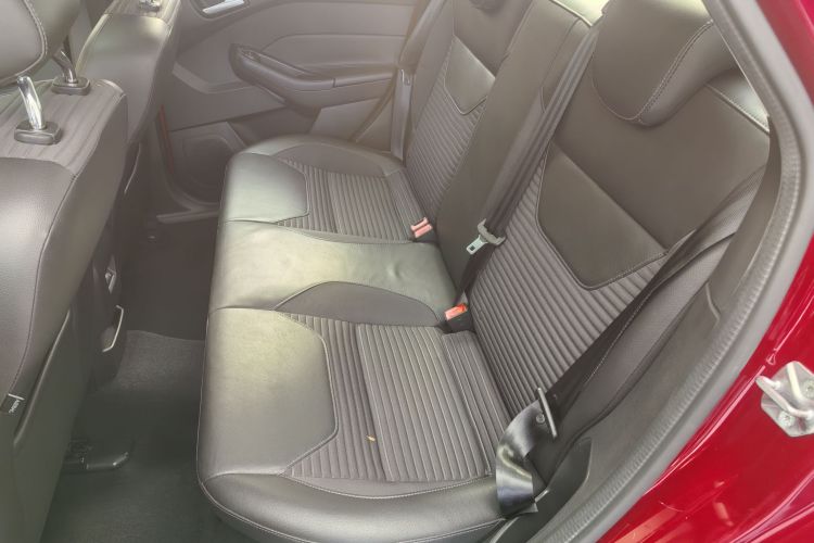 福特 福克斯 2015款 三厢 EcoBoost 180 自动精英型车身外观6007