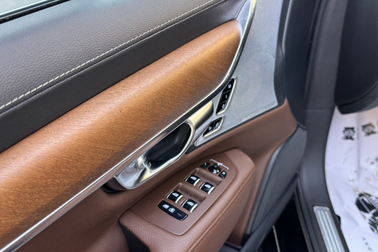 沃尔沃S90新能源 2019款 T8 E驱混动 智雅版 国V中控内饰7003