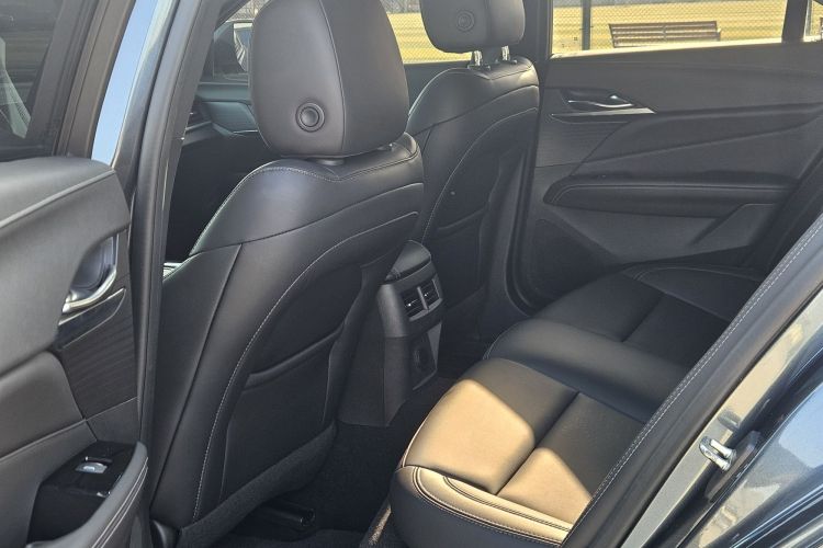 凯迪拉克CT4 2021款 28T 风尚型中控内饰7004