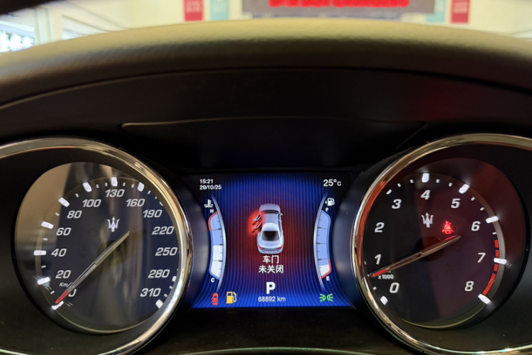 玛莎拉蒂 总裁 2013款 3.0T 标准型中控内饰15