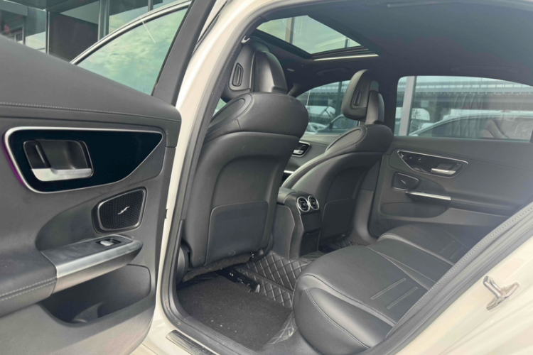 奔驰C级 2022款 改款 C 200 L 运动版中控内饰7008