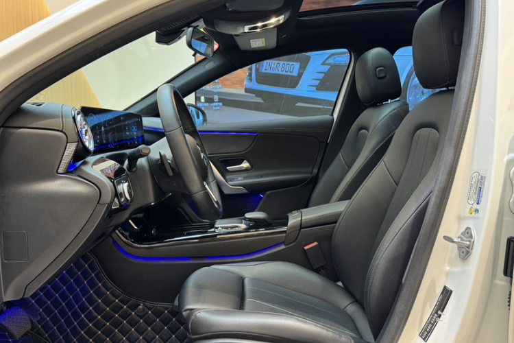 奔驰A级 2022款 A 200 L 运动轿车动感型中控内饰7007