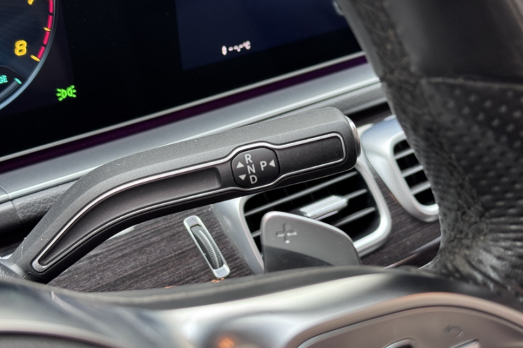 奔驰GLS 2023款 改款 GLS 450 4MATIC 时尚型中控内饰7003