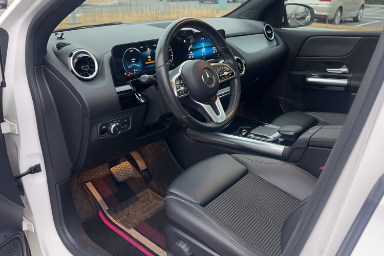 奔驰B级 2021款 B 200 动感型中控内饰7002