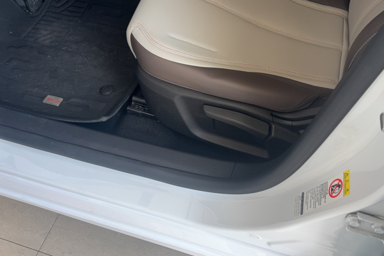 比亚迪 秦PLUS 2024款 荣耀版 DM-i 55KM领先型局部细节9002