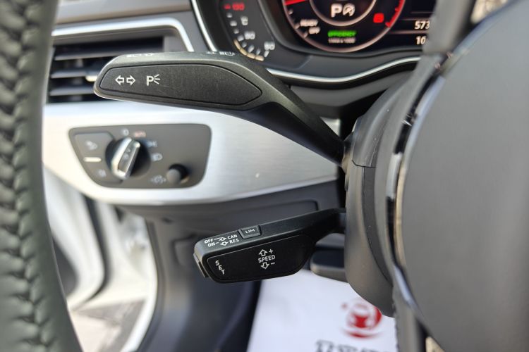 奥迪A4L 2019款 40 TFSI 时尚型 国VI中控内饰7008