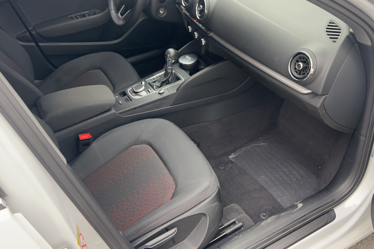 奥迪A3 2019款 Sportback 35 TFSI 进取型 国V中控内饰7005