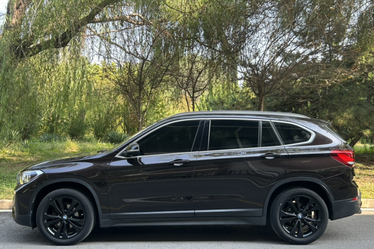 宝马X1 2020款 sDrive20Li 时尚型车身外观6002