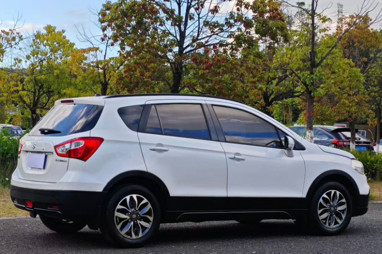 铃木 骁途 2017款 1.6L 手动两驱都市时尚型车身外观6004