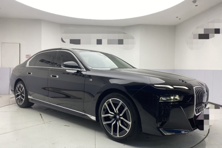 宝马7系 2023款 735Li M运动套装车身外观6001