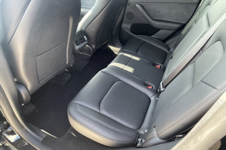 特斯拉 Model Y 2022款 改款 后轮驱动版中控内饰7003