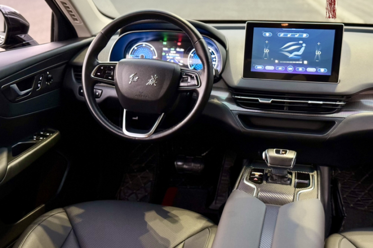 红旗E-QM5 2022款 431km 充电乐享版中控内饰7005