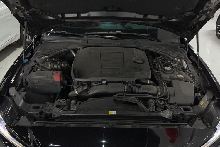 捷豹XEL 2024款 2.0T 250PS R-DYNAMIC S耀黑运动版局部细节24