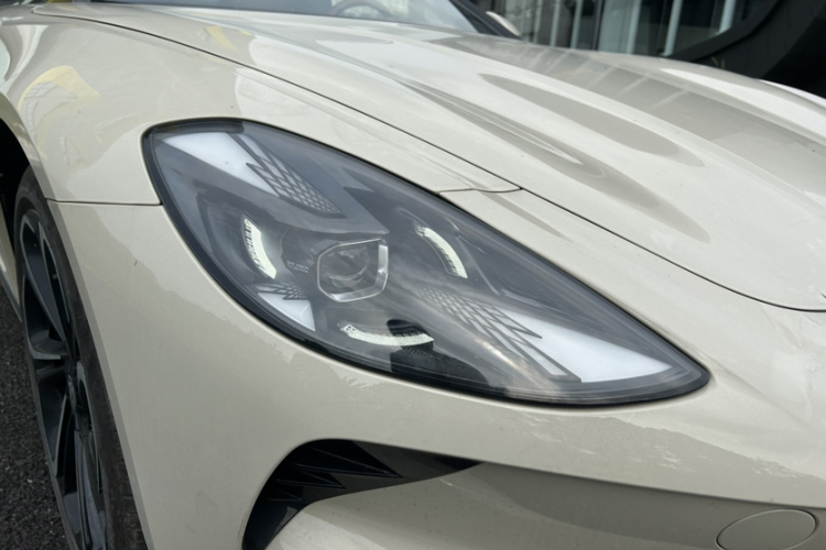 名爵 MG Cyberster 2024款 520km 传奇四驱红篷版车身外观6009