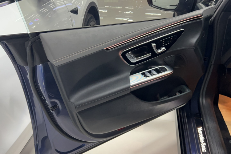 奔驰EQE 2022款 350 先锋版中控内饰7002