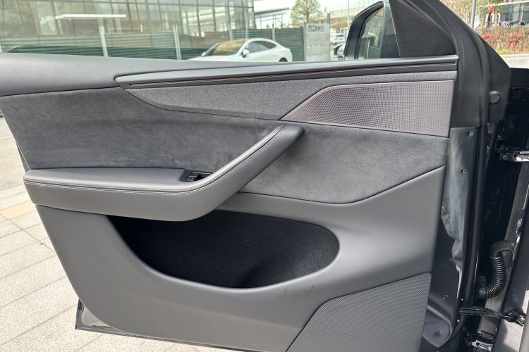 特斯拉 Model Y 2025款 长续航全轮驱动 首发版局部细节9006